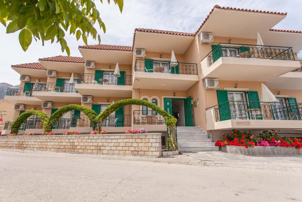 Konstantinos Hotel & Apartments