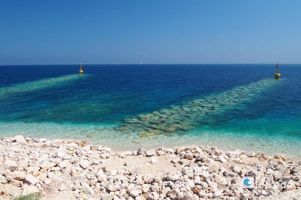 Ammoglossa beach breakweaters