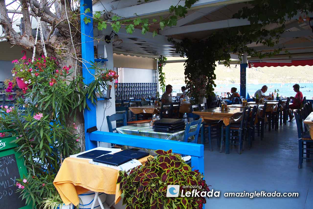 Restaurants of Ponti beach with meals and drinks