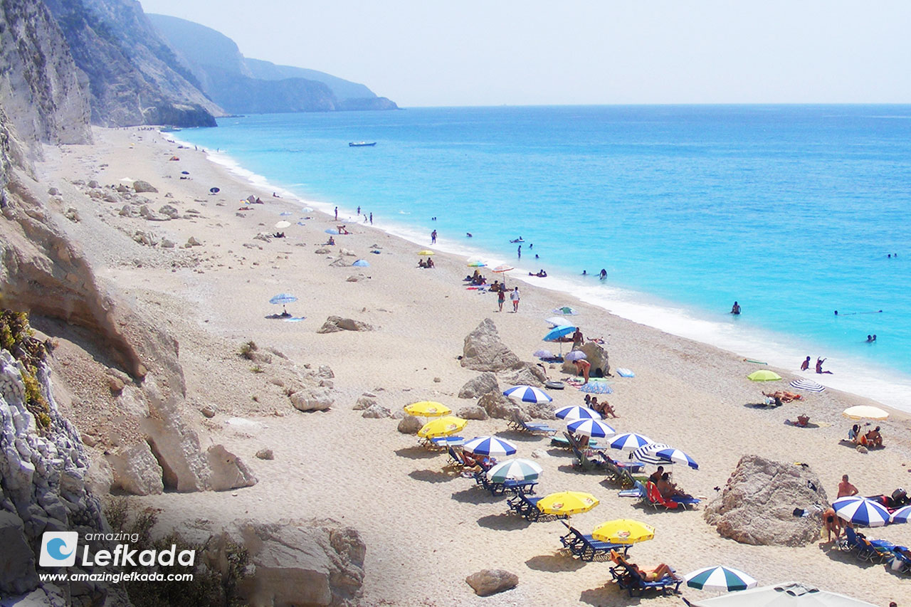 Egremni beach parasols and sunbeds for rent