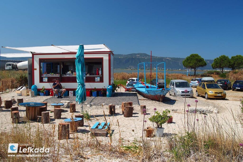 Gyros beach bar Kantina Di Varka with food, drinks and parasols Gyros beach bar Kantina Di Varka with food and drinks