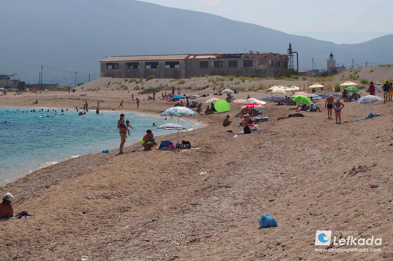 Sunbeds and umbrellas on the shore of Kastro beach