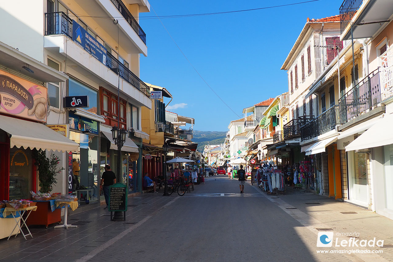 The best pedestrian street in Lefkada island with restaurants and shops