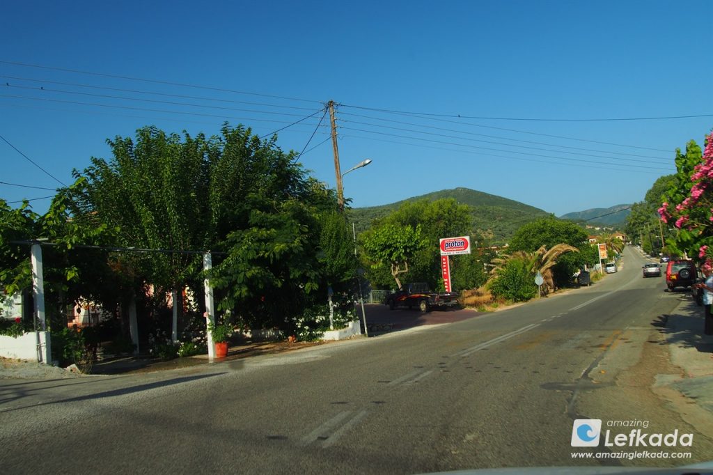 Supermarket in Marantochori