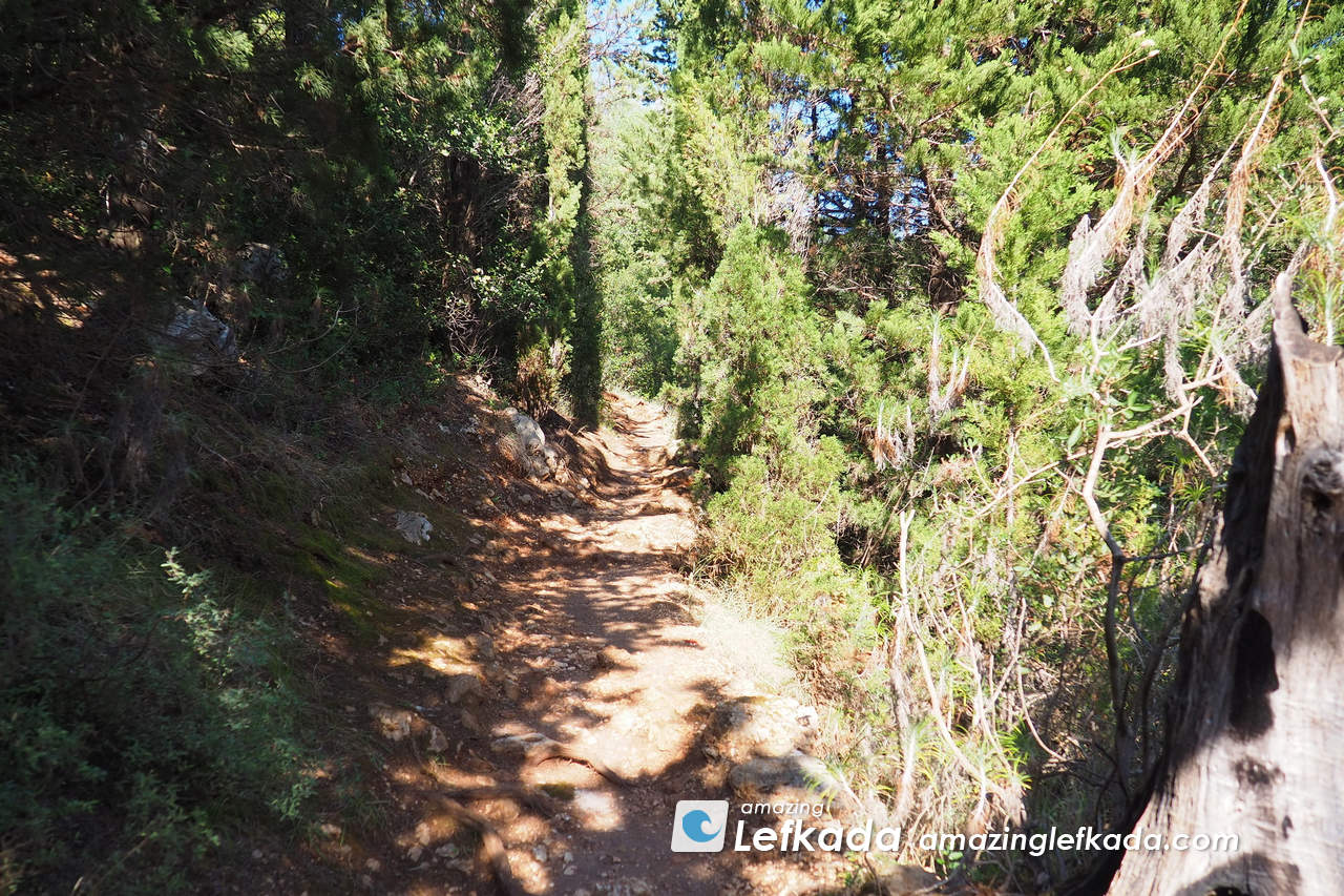 Hiking trail to Mylos beach