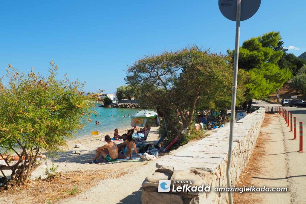 Parking lot and road behind Nikiana beach