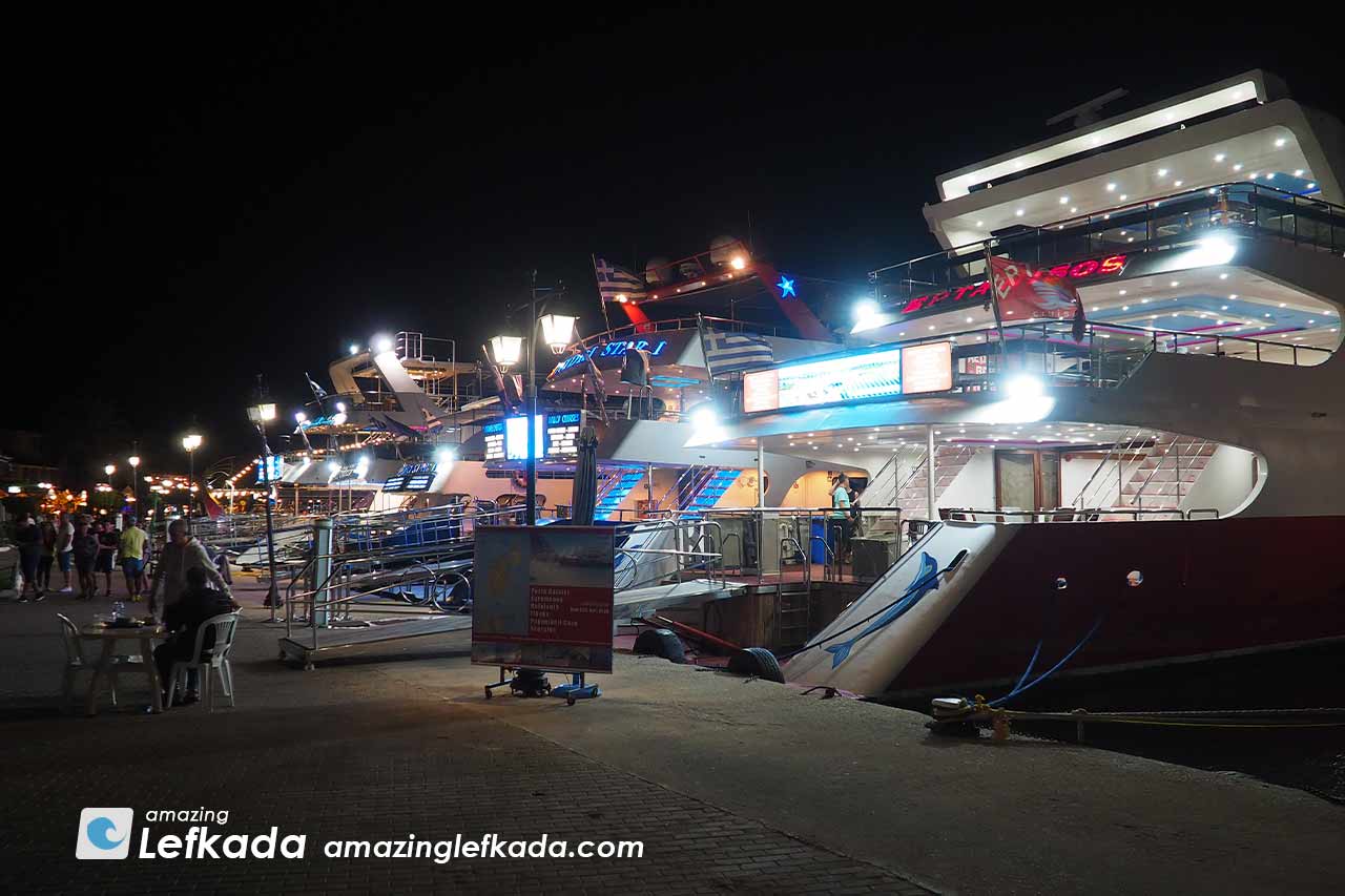 Excursion boats to Egremni beach in Nidri port