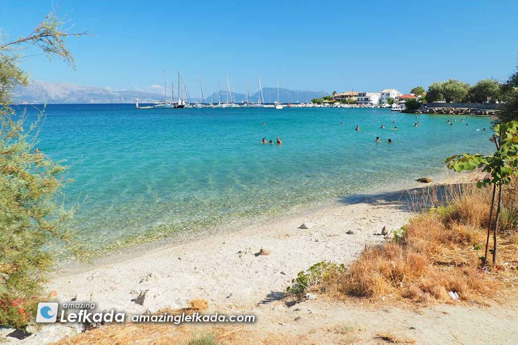 Location and access of Paralia Nikiana beach in Lefkada Island, what to see here