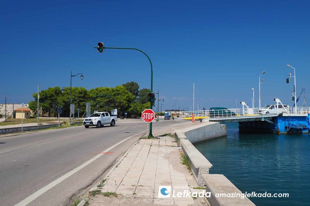 View to the pontoon bridge traffic
