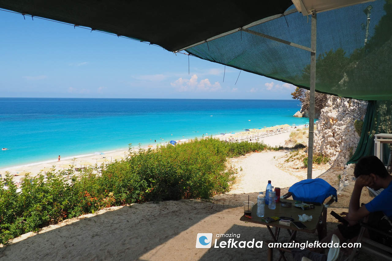 Restaurant and bar of Mylos beach to eat and drink